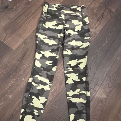 Ladies Lululemon Camo Print Leggings size 6- Great condition!