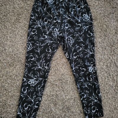 WOMAN WITHIN LEGGINGS SIZE 18/20 black and white pattern