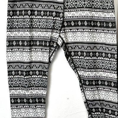 SO BRAND WOMENS Size XL BLACK WHITE GEOMETRIC LEGGING EXERCISE ATHLEISURE