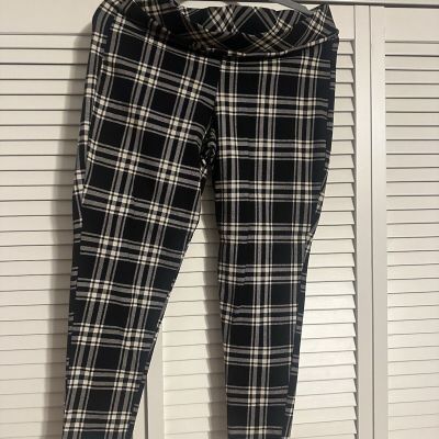 Torrid Size 2 Red Black Tan Plaid Cropped Leggings