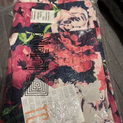 TC LuLaRoe Tall & Curvy Leggings