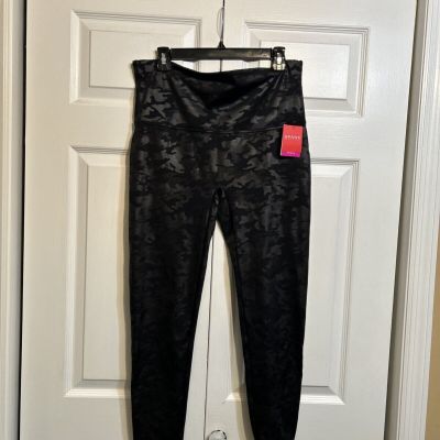 NWT SPANX Faux Leather Camo Leggings Matte Black Size 2X