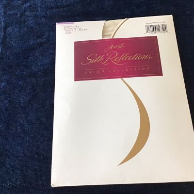 Vintage Hanes Silk Reflections Silky Sheer Pantyhose Size AB Pearl