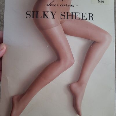 EAST 5th Silky Sheer Reinforced Toe Control Top Pantyhose Average Little Beige