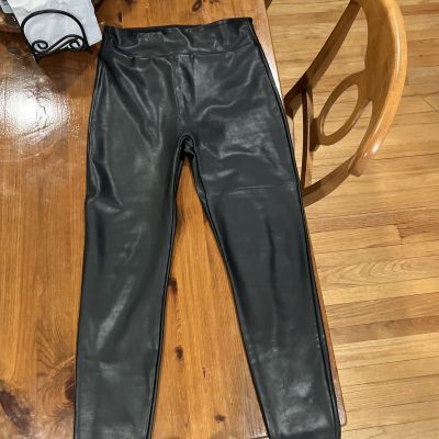 NWT Abercrombie & Fitch Faux Leather Vegan Leather Leggings Black Size Medium