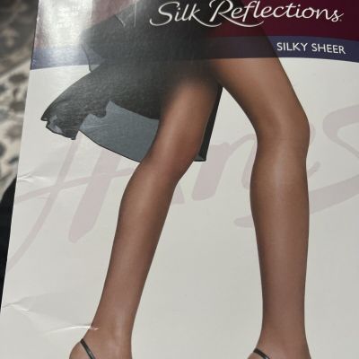 Hanes Silk Reflections Pantyhose Size AB Silky Sheer Control Top Jet Black NIP