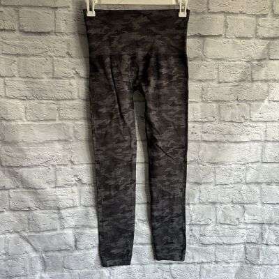 PREOWNED SPANX CAMO GREY SEAMLESS LEGGINGS WOMENS PLUS SIZE 1X