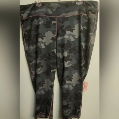 EUC Gap Camo Leggings Size xxl