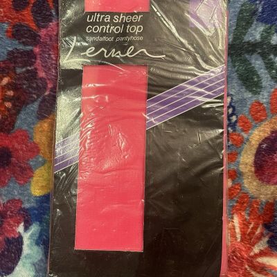 Vintage Lerner UltraSheer Sandlafoot Pantyhose Size Medium Pink joy Color