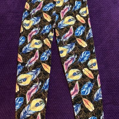 Womens Buttery Soft Black Feather Print Leggings Plus Size. Pre-owned.