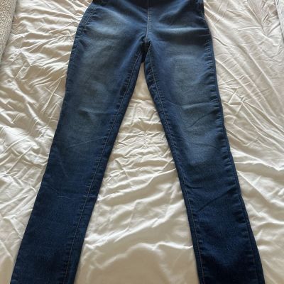 Free People Denim JEGGING Med Wash. GUC Size 26. COMFY TRENDING STYLE TRAVEL