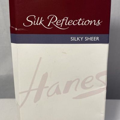 New Hanes Silk Reflections 2 Pack Reinforced Toe Jet Black Knee Highs One Size