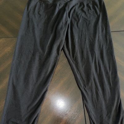 Juniors One Size Plus Leggings ~ Black Cropped / Capri Length ~ Stretchy