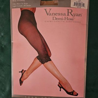 Vanessa Ryan Demi Hose ~ capri length Pantyhose sealed new Size D