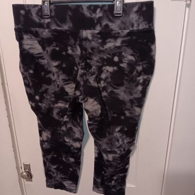 Torrid Size 1(14/16) We Swear By The Fit Blk/Gry Tie-Dyed Cropped Leggings