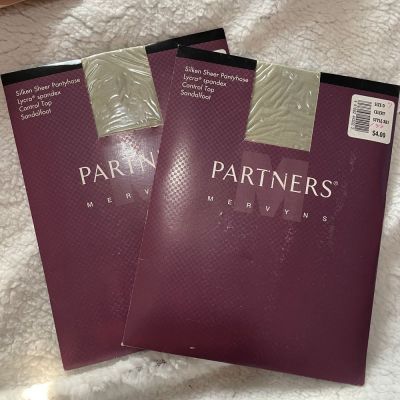 Partners Silken Sheer Pantyhose Control Top and Sandalfoot Size C & D Celery