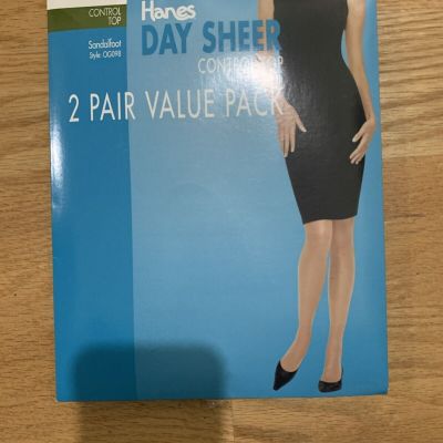 Hanes Day Sheer Pantyhose Color BARELY THERE Control Top  SIZE CD 2 PAIR PACK