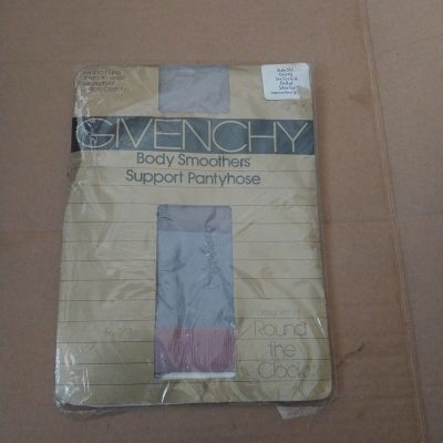 Givenchy Vintage Pantyhose Style 555 Queenly 80’s SILVER FOX New In Package