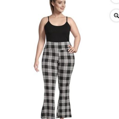 Terra And Sky Women’s Plus Black Plaid Flare Leggings Size 2X NWT