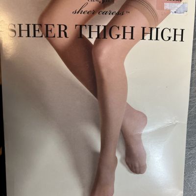 J. C. Penny Sheer Thigh Highs Suntan Size Average  NOS Stay Elastic Top