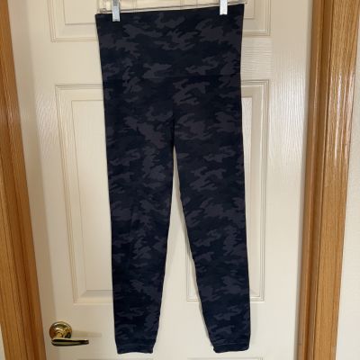 Spanx Seamless Leggings Black Camo Athleisure Yoga Gym Slimming Shaping EUC XL