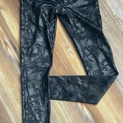 Spanx Leggings 4 Pair Lot Women’s Sz M Medium Camo Black