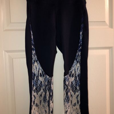 NWOT Splendid Blue And White capri cropped leggings size XS