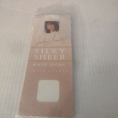 Vintage Jaclyn Smith Brand Women's Knee Highs Sandalfoot Sheer One Size WHITE.