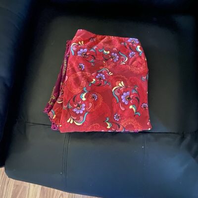 LuLaRoe Leggings TC Red Paisley Floral.