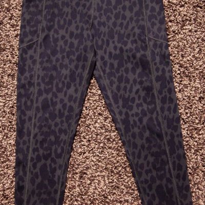 Victoria’s Secret Women’s Incredible Essential Leggings Leopard Print Size 10