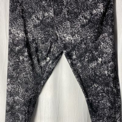 SO Women’s 3x Plus Leggings Capri Length Black & White Sprinkle Pattern Pull On