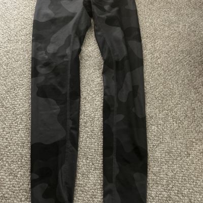 Alo Camo Print Skinny Leggings Stretchy Fit Size Small