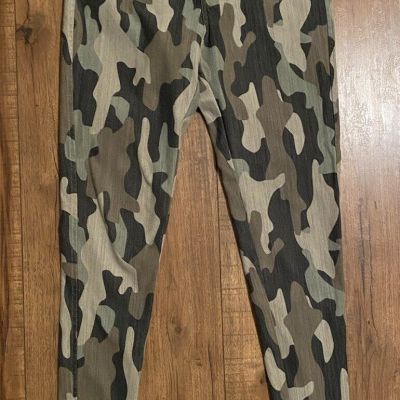 #543 Agnes & Dora Multicolored Camo Leggings Waist 23” Inseam 26”