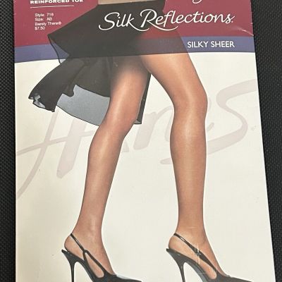 Hanes Silk Reflections Pantyhose Control Top  Size AB Navy 71B BARELY THERE