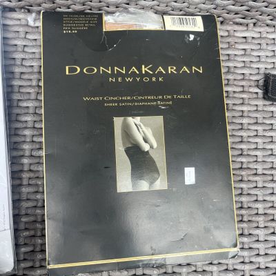 Donna Karan New York High Waist Cincher Shaper Pantyhose Style G39 Sz M Dk Nude