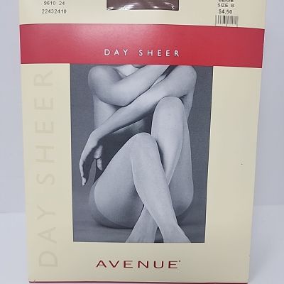 Avenue Day Sheer Beige Pantyhose Size B NIP  Bundle Of 3