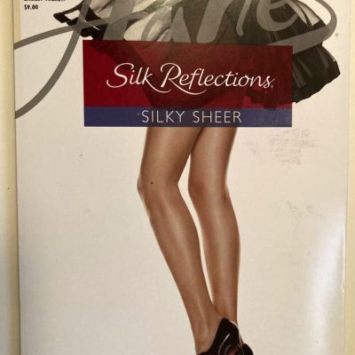 Hanes Silk Reflections Silky Sheer 00718 (2 Pair) Control Top Reinforced Toe CD