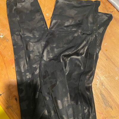 SPANX Camo Faux Leather Metallic Leggings Size M, Excellent Condition!