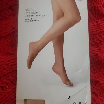 A New Day Target 1X/2X Hosiery Sheer Pantyhose Honey Beige 20 Denier NIP