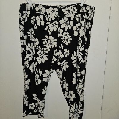 Terra & Sky Black & White Floral Leggings (4X) (28W-30W) Plus Size