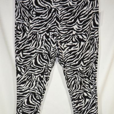 Terra & Sky Plus Size 2X Black White Zebra Print Capri Leggings