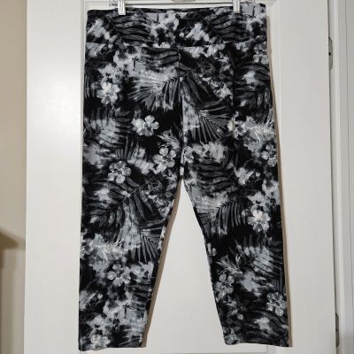 No Boundaries Black & Gray Floral Super Soft Cropped Leggings Size 3X