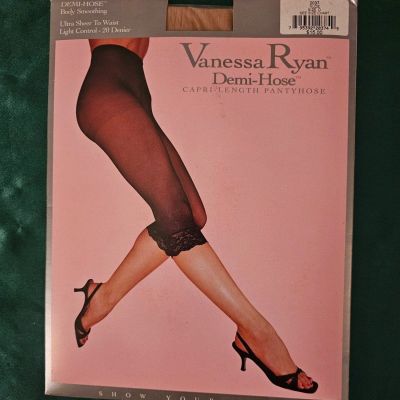 Vanessa Ryan Demi Hose ~ capri length Pantyhose sealed new Size C