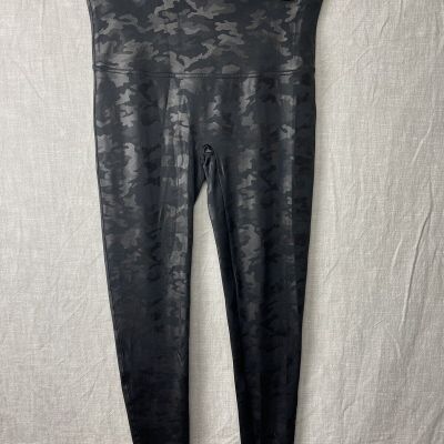 SPANX FAUX LEATHER CAMO LEGGINGS PANTS MATTE BLACK SIZE 1X