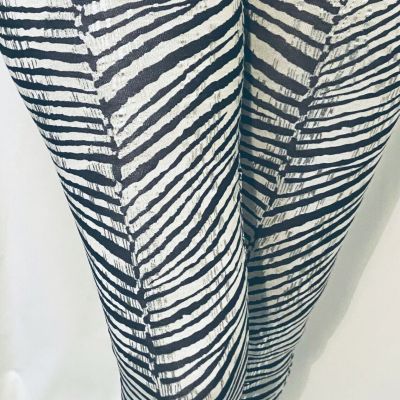 WOMENS BLACK & WHITE ZEBRA STRIPED SHINY SILVER STREAKS LEGGINGS . SMALL - MED