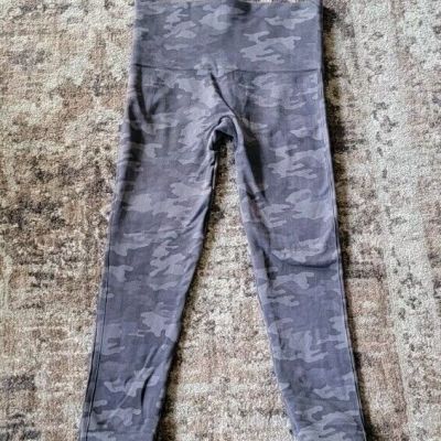 Spanx Women's M Grey Camo Leggings Workout Yoga Lounge Outdoor Casual