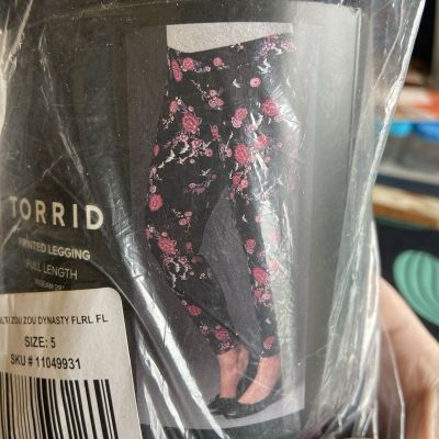 womens Torrid leggings size 5 black floral Multi Color printed