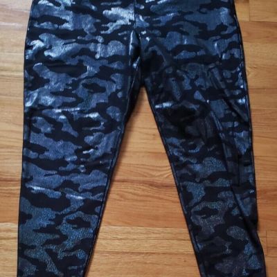 NW0T TORRID Premium Legging Womens Plus 2X(18-20) 2 BLACK Camo Metallic Design