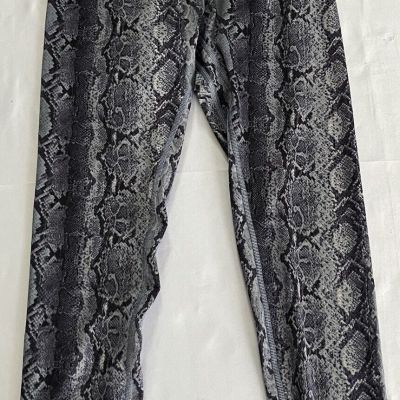 New Victoria’s Secret Leggings Sz (8) snake print Essential High Rise Workout