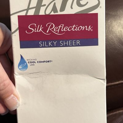 Hanes Silk Reflections Silky Sheer Knee Highs Reinforced Toe 775 Little Color